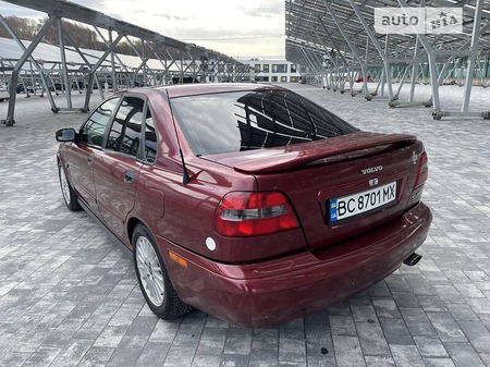 Volvo S40 2003  випуску Львів з двигуном 2 л  седан автомат за 4000 долл. 