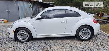 Volkswagen Beetle 2014  випуску Львів з двигуном 1.8 л бензин хэтчбек автомат за 12700 долл. 