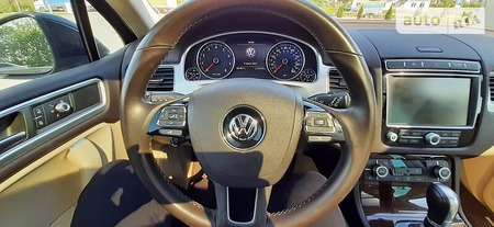 Volkswagen Touareg 2015  випуску Київ з двигуном 3.6 л бензин позашляховик автомат за 25500 долл. 