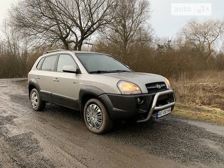 Hyundai Tucson 2005  випуску Луцьк з двигуном 2 л бензин позашляховик механіка за 6350 долл. 