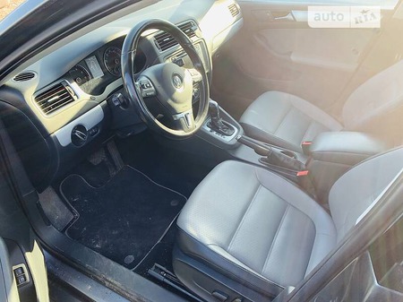 Volkswagen Jetta 2013  випуску Київ з двигуном 1.4 л гібрид седан автомат за 12000 долл. 