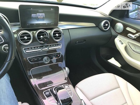 Mercedes-Benz C 300 2015  випуску Львів з двигуном 2 л бензин седан автомат за 22000 долл. 