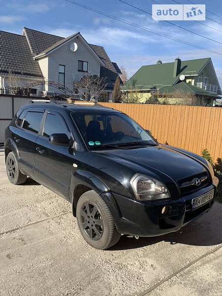 Hyundai Tucson 2006  випуску Житомир з двигуном 2 л  позашляховик механіка за 8300 долл. 