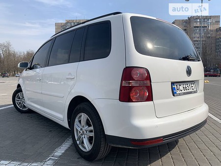 Volkswagen Touran 2007  випуску Одеса з двигуном 0 л бензин хэтчбек автомат за 7600 долл. 