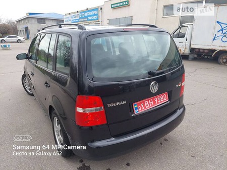 Volkswagen Touran 2004  випуску Запоріжжя з двигуном 0 л бензин мінівен механіка за 4999 долл. 