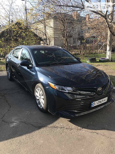 Toyota Camry 2018  випуску Полтава з двигуном 2.5 л бензин седан автомат за 20000 долл. 