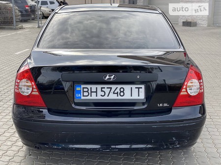 Hyundai Elantra 2005  випуску Одеса з двигуном 1.6 л  седан механіка за 3900 долл. 