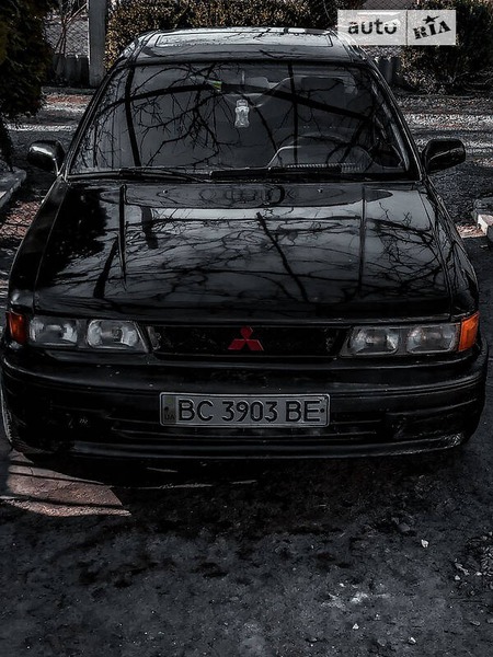 Mitsubishi Galant 1991  випуску Львів з двигуном 1.8 л бензин седан механіка за 1550 долл. 