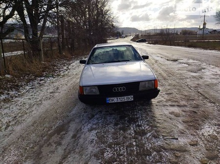 Audi 100 1983  випуску Тернопіль з двигуном 2.2 л  седан механіка за 1600 долл. 