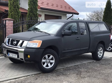 Nissan Titan 2012  випуску Львів з двигуном 5.6 л  пікап автомат за 22999 долл. 