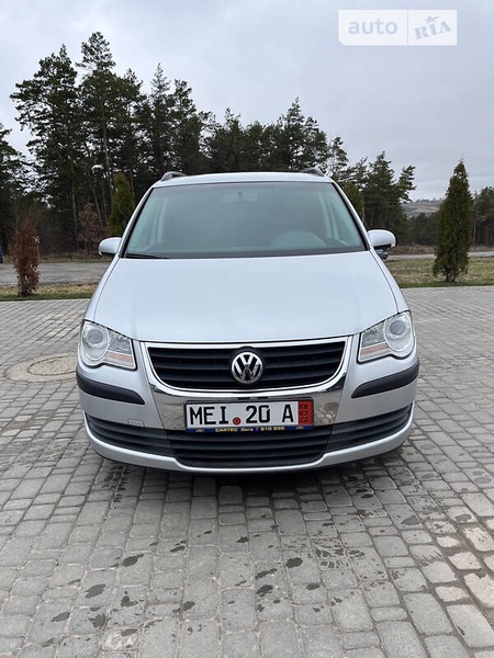 Volkswagen Touran 2007  випуску Тернопіль з двигуном 1.9 л дизель мінівен механіка за 7800 долл. 