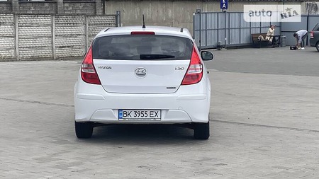 Hyundai i30 2011  випуску Рівне з двигуном 1.6 л дизель хэтчбек механіка за 5450 долл. 