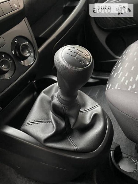 Opel Combo Life 2014  випуску Черкаси з двигуном 1.3 л дизель мінівен механіка за 9200 долл. 