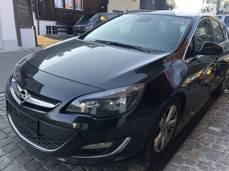 Opel Astra 2013  випуску Ужгород з двигуном 2 л дизель універсал механіка за 5800 євро 