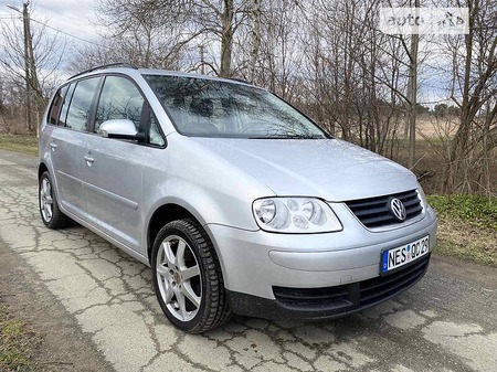 Volkswagen Touran 2005  випуску Львів з двигуном 2 л бензин мінівен механіка за 5500 долл. 