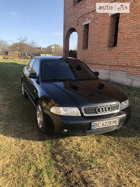 Audi A4 Limousine 2000  випуску Львів з двигуном 1.8 л бензин седан автомат за 4500 долл. 