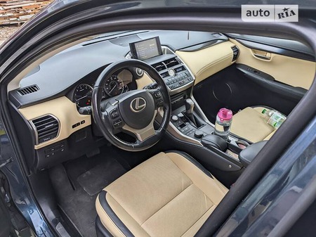 Lexus NX 200t 2015  випуску Львів з двигуном 2 л бензин позашляховик автомат за 25500 долл. 