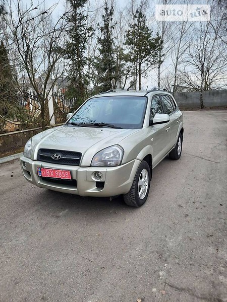 Hyundai Tucson 2007  випуску Луцьк з двигуном 2 л бензин позашляховик механіка за 7900 долл. 