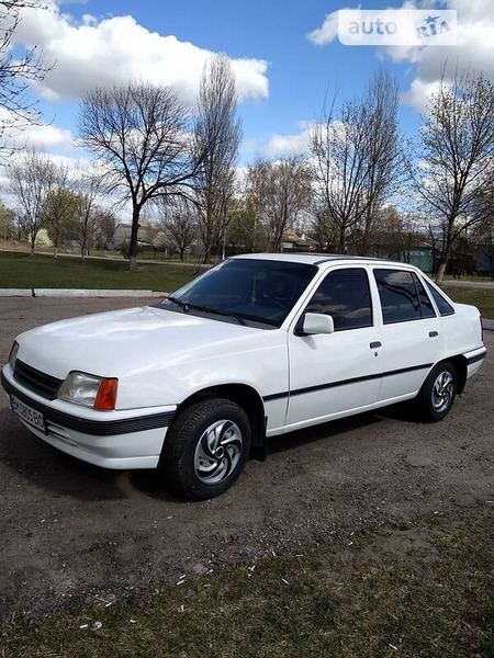Opel Kadett 1987  випуску Суми з двигуном 1.3 л бензин седан механіка за 1600 долл. 