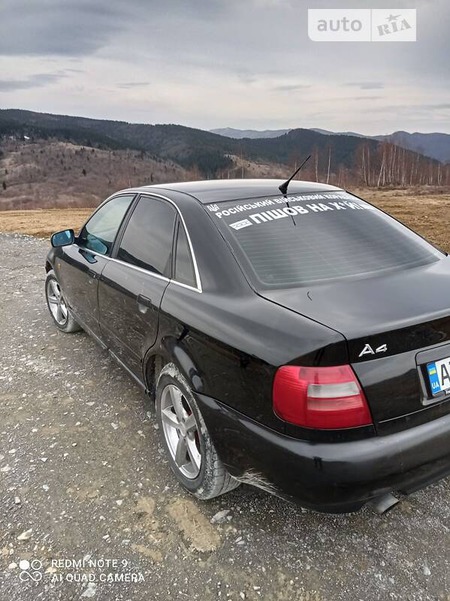 Audi A4 Limousine 1998  випуску Львів з двигуном 1.6 л  седан механіка за 4200 долл. 