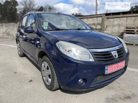 Dacia Sandero 2010  випуску Луцьк з двигуном 1.5 л бензин хэтчбек механіка за 4700 долл. 