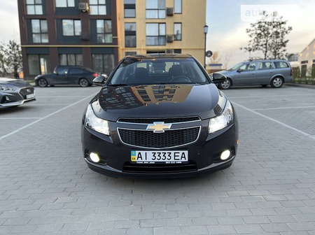 Chevrolet Cruze 2015  випуску Київ з двигуном 1.4 л бензин седан автомат за 7600 долл. 