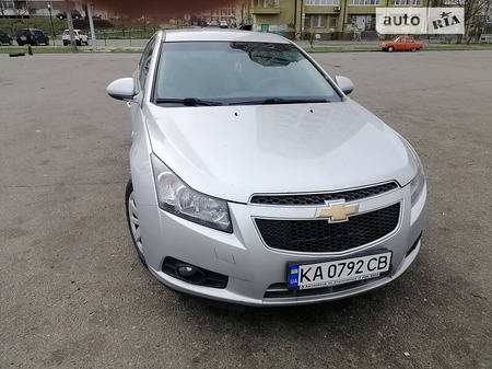 Chevrolet Cruze 2013  випуску Київ з двигуном 1.8 л газ седан автомат за 6700 долл. 