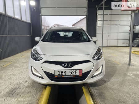 Hyundai i30 2012  випуску Ужгород з двигуном 1.6 л дизель універсал механіка за 8550 долл. 