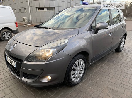 Renault Scenic 2011  випуску Чернівці з двигуном 1.5 л дизель мінівен механіка за 6700 долл. 