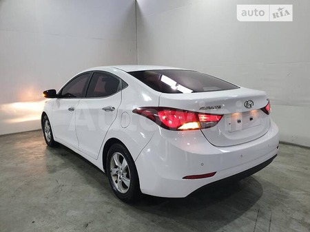 Hyundai Elantra 2015  випуску Київ з двигуном 0 л газ седан автомат за 10600 долл. 