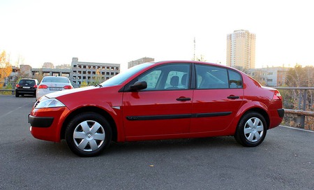 Renault Megane 2003  випуску Київ з двигуном 0 л бензин седан механіка за 5300 долл. 