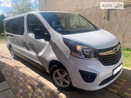 Opel Vivaro 2018  випуску Ужгород з двигуном 1.6 л дизель мінівен механіка за 16500 долл. 