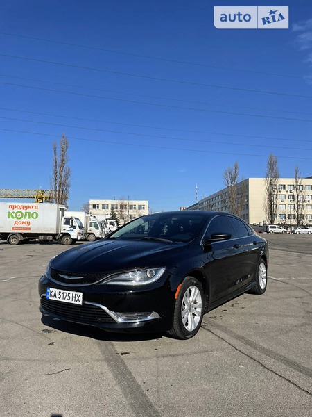 Chrysler 200 2015  випуску Київ з двигуном 2.4 л бензин седан автомат за 9500 долл. 