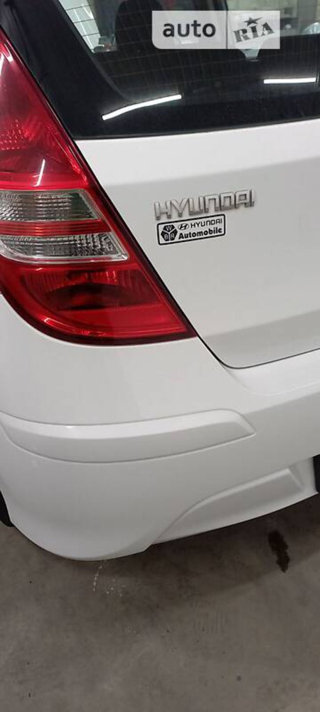 Hyundai i30 2010  випуску Ужгород з двигуном 1.4 л  хэтчбек механіка за 7600 долл. 