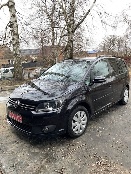 Volkswagen Touran 2012  випуску Луцьк з двигуном 2 л дизель універсал автомат за 11300 долл. 