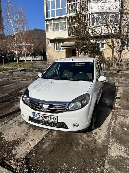 Dacia Sandero 2010  випуску Ужгород з двигуном 0 л бензин хэтчбек механіка за 4499 долл. 