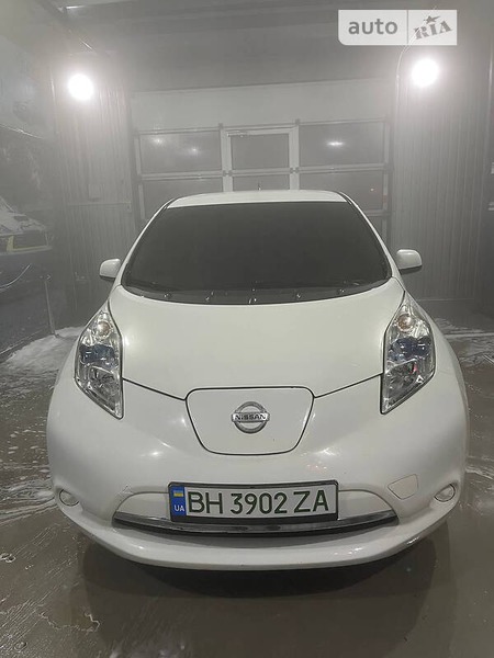 Nissan Leaf 2013  випуску Одеса з двигуном 0 л електро хэтчбек автомат за 8800 долл. 