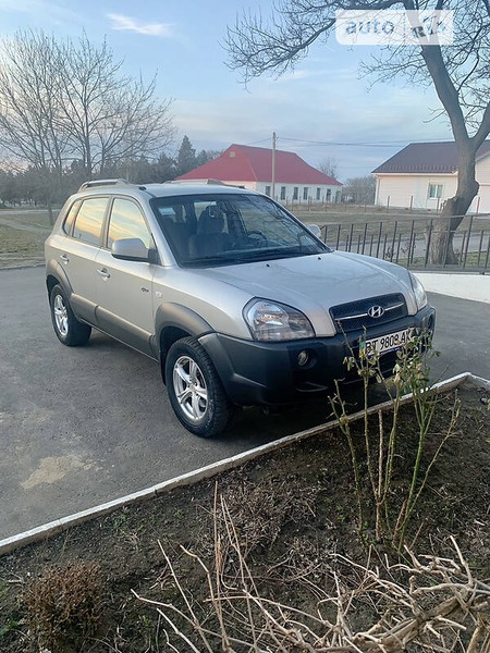 Hyundai Tucson 2008  випуску Одеса з двигуном 2 л бензин універсал механіка за 9500 долл. 