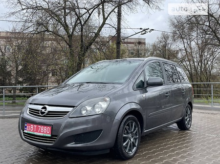 Opel Zafira Tourer 2011  випуску Дніпро з двигуном 1.6 л бензин універсал механіка за 7500 долл. 