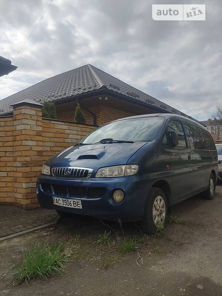 Hyundai H-1 2004  випуску Луцьк з двигуном 2.5 л дизель мінівен механіка за 2500 долл. 