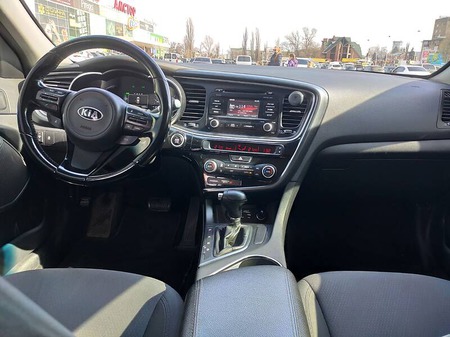 KIA Optima 2015  випуску Полтава з двигуном 2.4 л гібрид седан автомат за 12300 долл. 