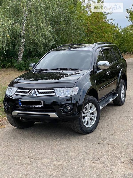 Mitsubishi Pajero Sport 2013  випуску Черкаси з двигуном 2.5 л дизель позашляховик автомат за 18700 долл. 