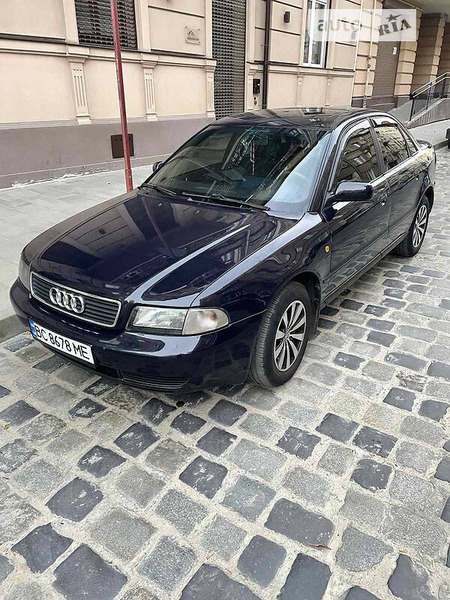 Audi A4 Limousine 1999  випуску Львів з двигуном 1.6 л бензин седан автомат за 4500 долл. 