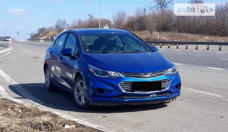 Chevrolet Cruze 2017  випуску Чернівці з двигуном 0 л бензин хэтчбек автомат за 8500 долл. 