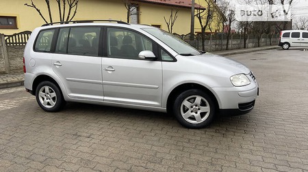 Volkswagen Touran 2006  випуску Львів з двигуном 1.6 л бензин мінівен механіка за 6250 долл. 