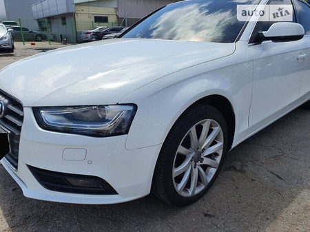 Audi A4 Limousine 2012  випуску Львів з двигуном 2 л дизель седан автомат за 14300 долл. 