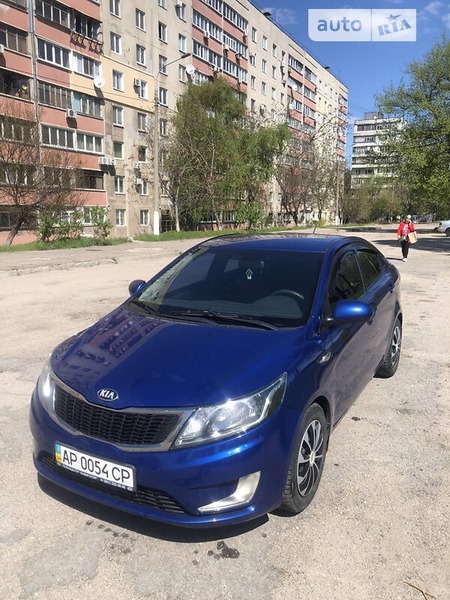 KIA Rio 2013  випуску Запоріжжя з двигуном 1.4 л  седан автомат за 8700 долл. 