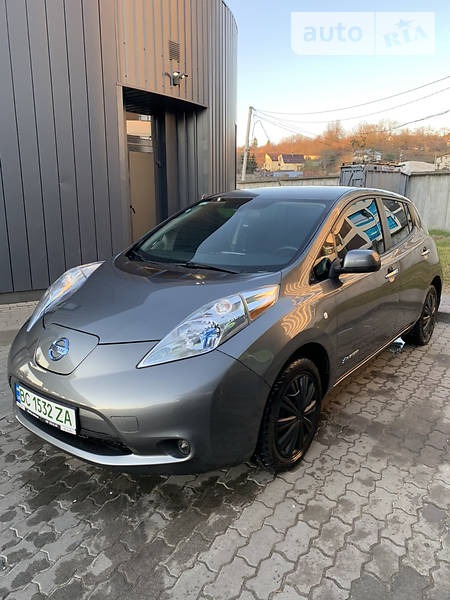 Nissan Leaf 2014  випуску Львів з двигуном 0 л електро хэтчбек автомат за 8999 долл. 