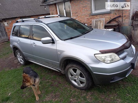 Mitsubishi Outlander 2005  випуску Черкаси з двигуном 0 л  позашляховик  за 6250 долл. 