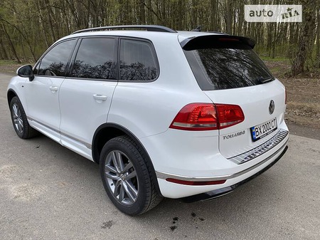 Volkswagen Touareg 2015  випуску Хмельницький з двигуном 0 л дизель позашляховик автомат за 31900 долл. 